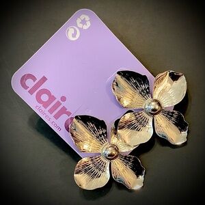 NWT Claire's Silver Tone Floral Post Earrings